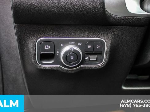 Used 2025 Mercedes-Benz GLB 250 image 31