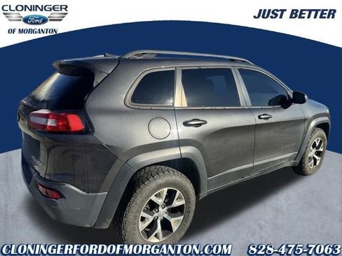 Used 2017 Jeep Cherokee Trailhawk image 12