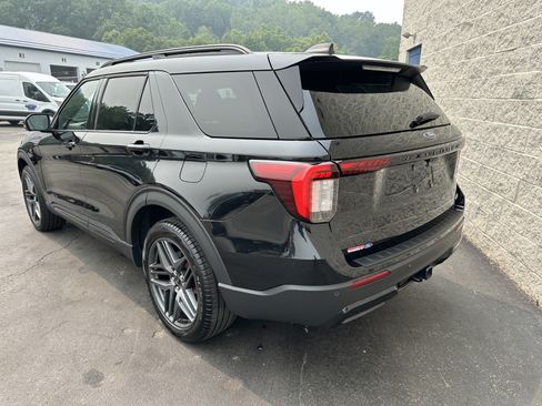 Used 2025 Ford Explorer ST-Line w/ Premium Package AWD/4WD image 5