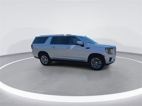 Used 2021 GMC Yukon XL Denali image 2