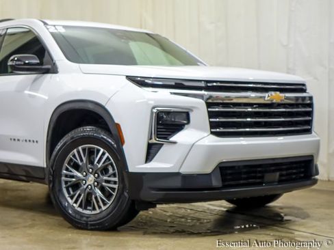 Used 2025 Chevrolet Traverse LT AWD/4WD image 6