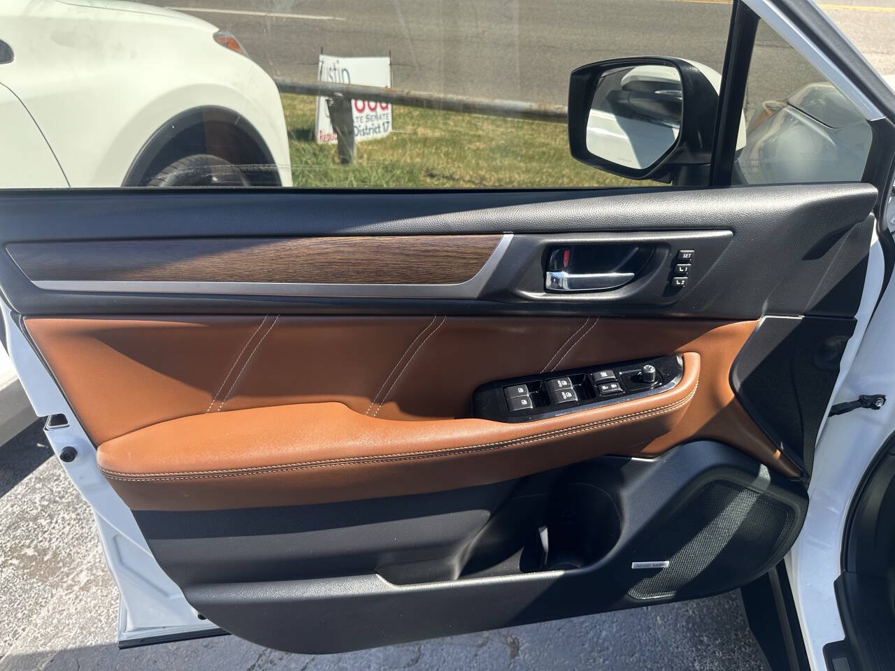 Used 2017 Subaru Outback 3.6R Touring AWD/4WD image 14