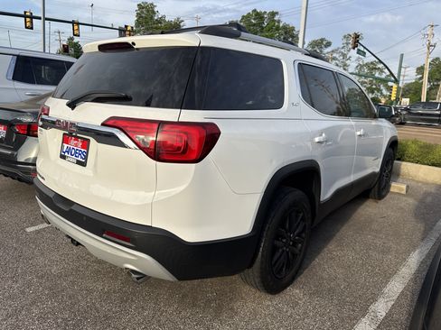 Used 2018 GMC Acadia SLT FWD image 2