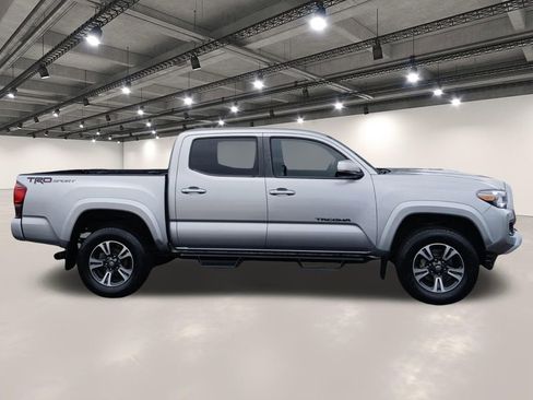 Used 2019 Toyota Tacoma TRD Sport w/ Technology Package image 17