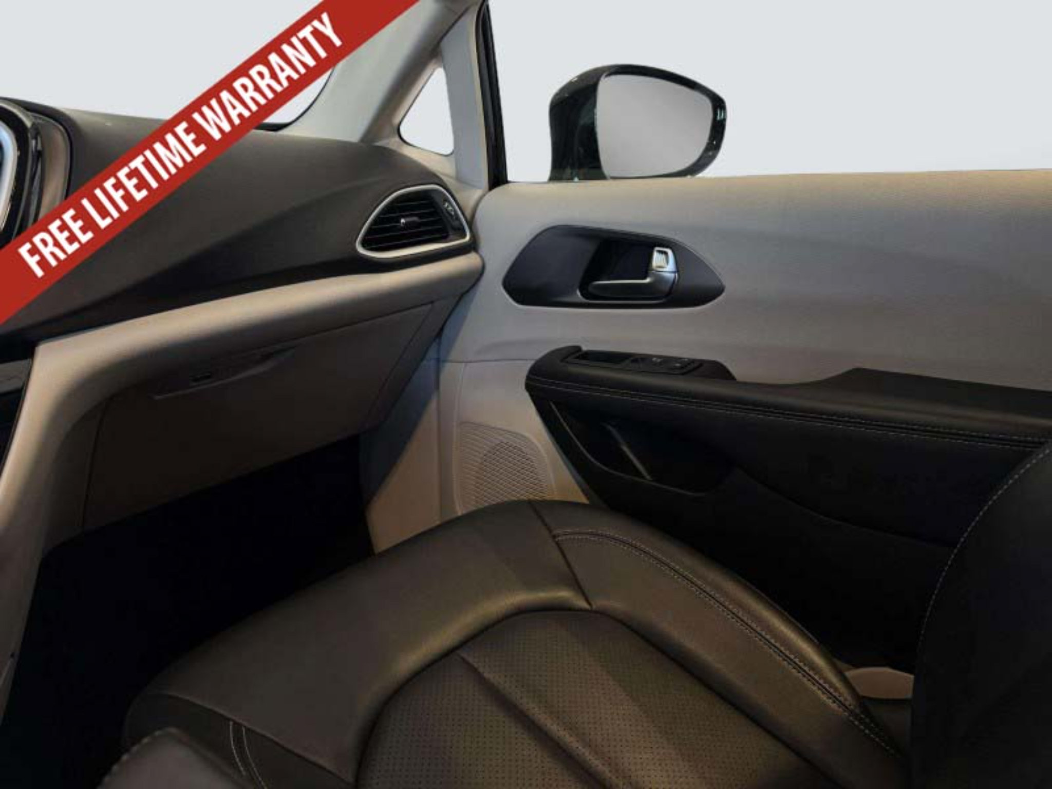 Used 2024 Chrysler Pacifica Touring-L FWD image 28