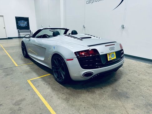 Used 2012 Audi R8 V10 w/ Enhanced Leather Pkg image 5