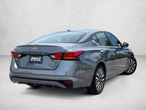 Used 2024 Nissan Altima 2.5 SV FWD image 2