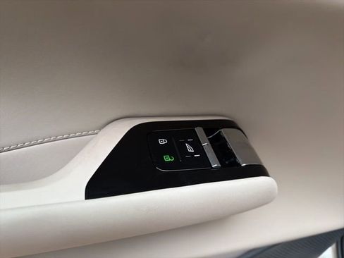 New 2025 Volvo EX90 Ultra image 18