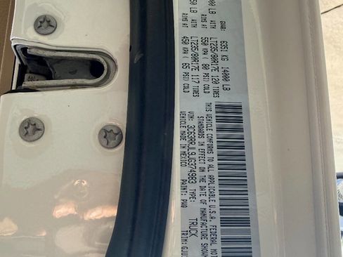 Used 2018 RAM 3500 Laramie image 40