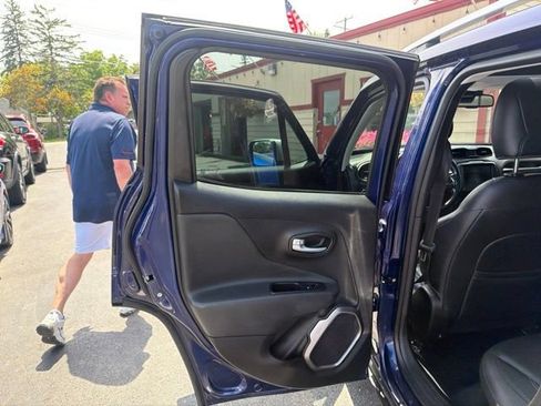 Used 2018 Jeep Renegade Limited w/ UConnect 8.4 Nav Group AWD/4WD image 19