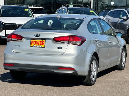 Used 2017 Kia Forte LX image 4