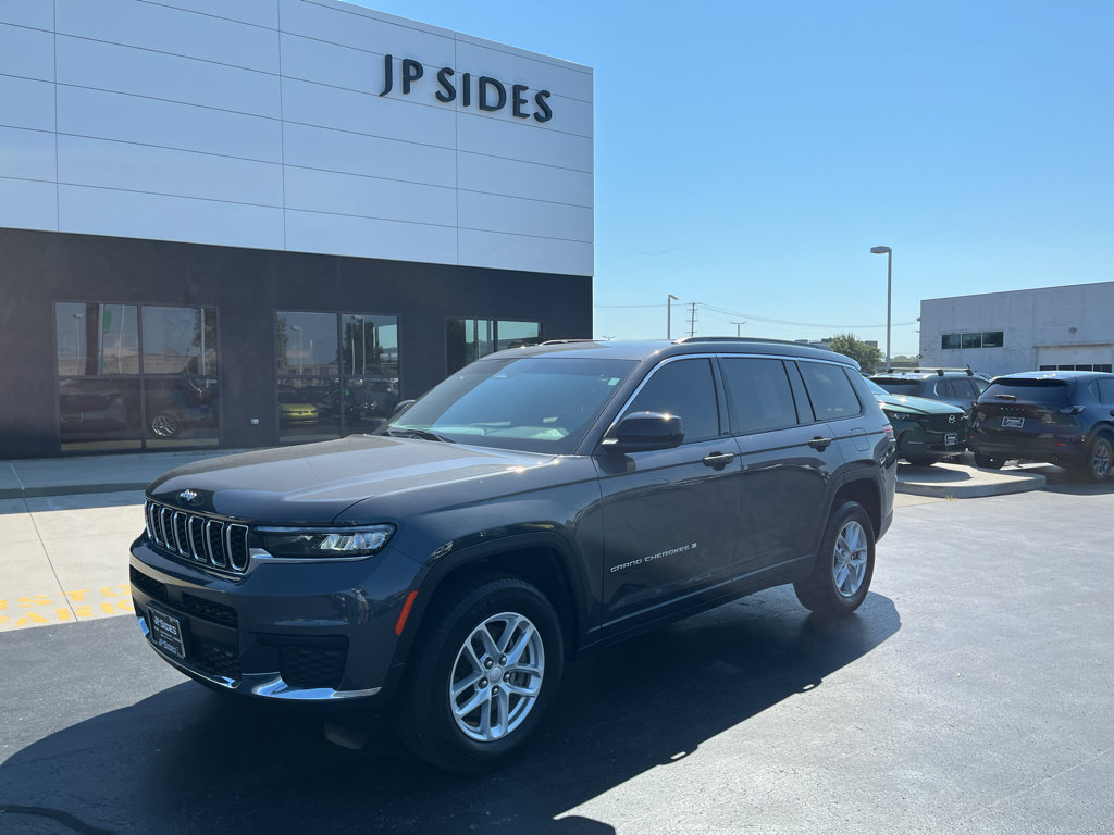 Used 2025 Jeep Grand Cherokee L Laredo RWD image 1