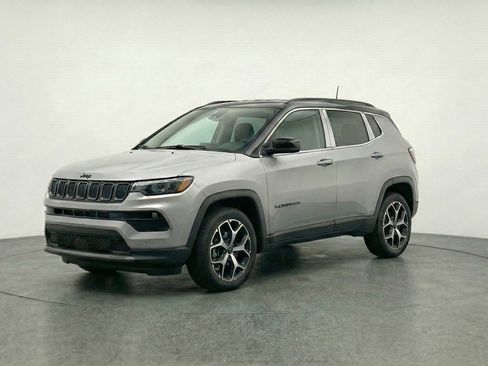 Used 2025 Jeep Compass Limited image 3