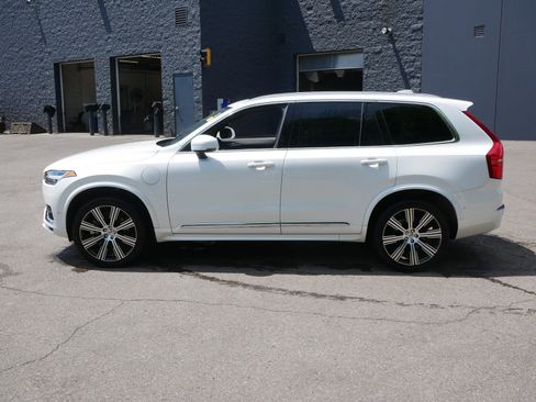 Certified 2025 Volvo XC90 T8 Ultra w/ Protection Package Premier AWD/4WD image 4