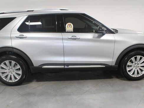 Used 2021 Ford Explorer Limited w/ Equipment Group 301A image 11