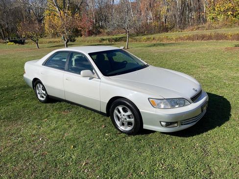Used 2001 Lexus ES 330 image 1