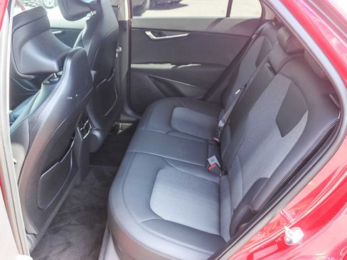 Used 2025 Kia Niro LX FWD image 19