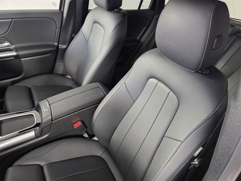 Certified 2025 Mercedes-Benz GLA 250 image 11