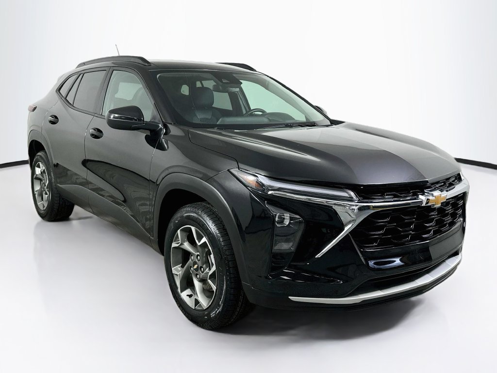 Used 2025 Chevrolet Trax LT w/ LT Convenience Package FWD image 2
