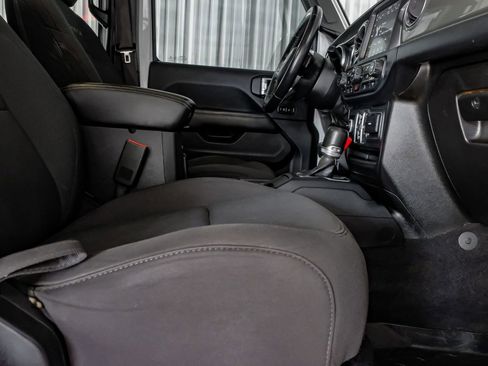 Used 2018 Jeep Wrangler Unlimited Sahara image 31