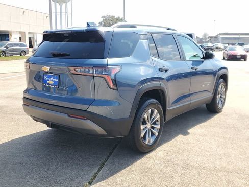 Used 2025 Chevrolet Equinox LT w/ Convenience Package II image 3