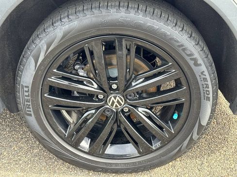 Used 2022 Volkswagen Tiguan SE R-Line AWD/4WD image 16