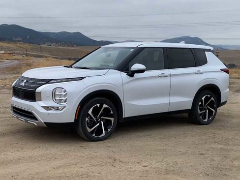 Used 2024 Mitsubishi Outlander SE image 5