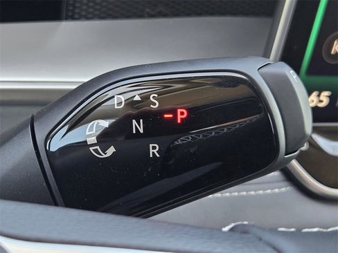 New 2026 Volkswagen Tiguan SE image 18