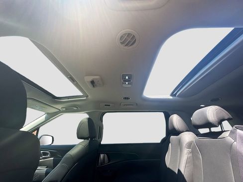 Certified 2026 Kia Carnival SX Prestige FWD image 26