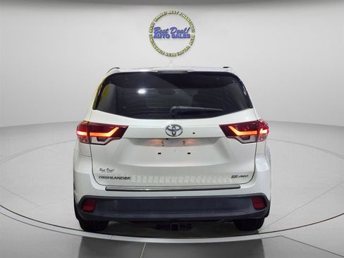Used 2019 Toyota Highlander SE AWD/4WD image 4