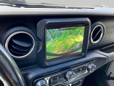 Used 2021 Jeep Wrangler Unlimited Sahara AWD/4WD image 14