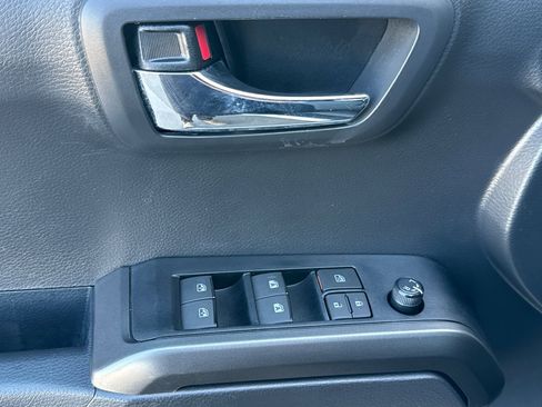 Used 2023 Toyota Tacoma TRD Sport image 14