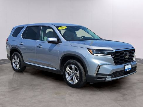 Certified 2025 Honda Pilot EX-L image 3