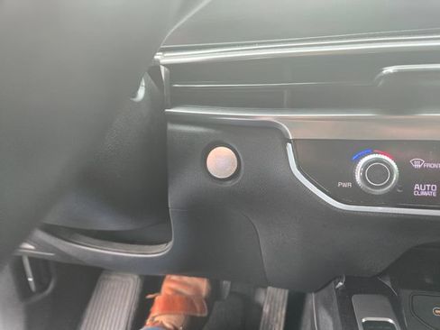 Used 2024 Kia Sorento S w/ Panoramic Sunroof Package FWD image 18