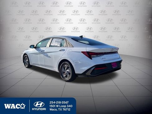 Used 2025 Hyundai Elantra SE image 5