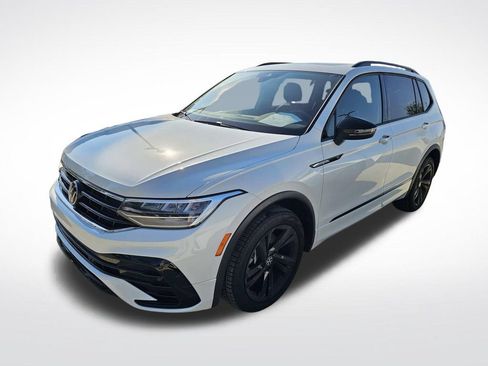 Used 2024 Volkswagen Tiguan SE R-Line FWD image 9