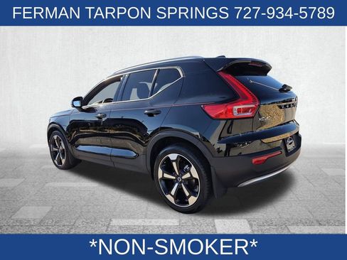 Used 2020 Volvo XC40 T5 Momentum w/ Premium Package image 6
