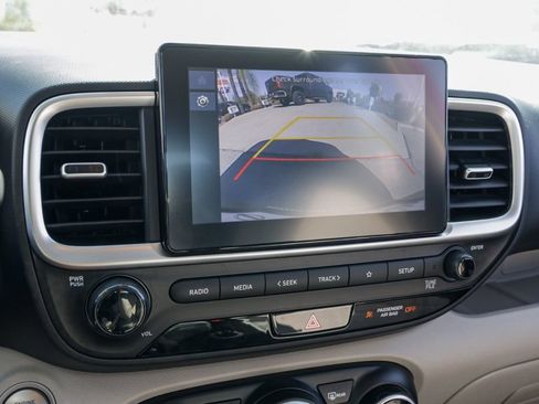 Used 2025 Hyundai Venue SEL FWD image 31