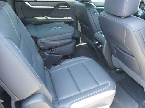 Used 2025 GMC Acadia Elevation w/ Elevation Premium Package FWD image 12