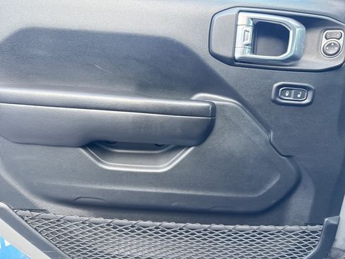 Used 2021 Jeep Gladiator Sport image 15