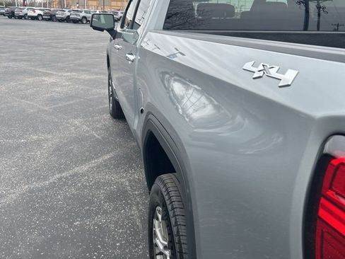 Used 2025 GMC Sierra 1500 SLT image 10