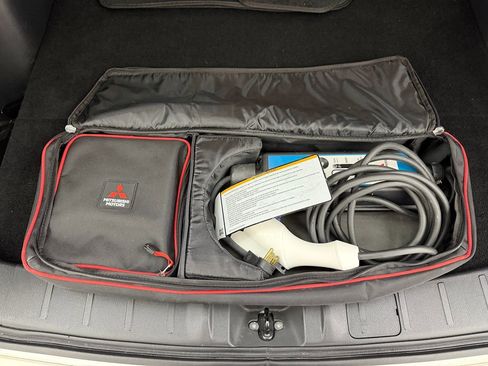 Used 2020 Mitsubishi Outlander SEL image 31