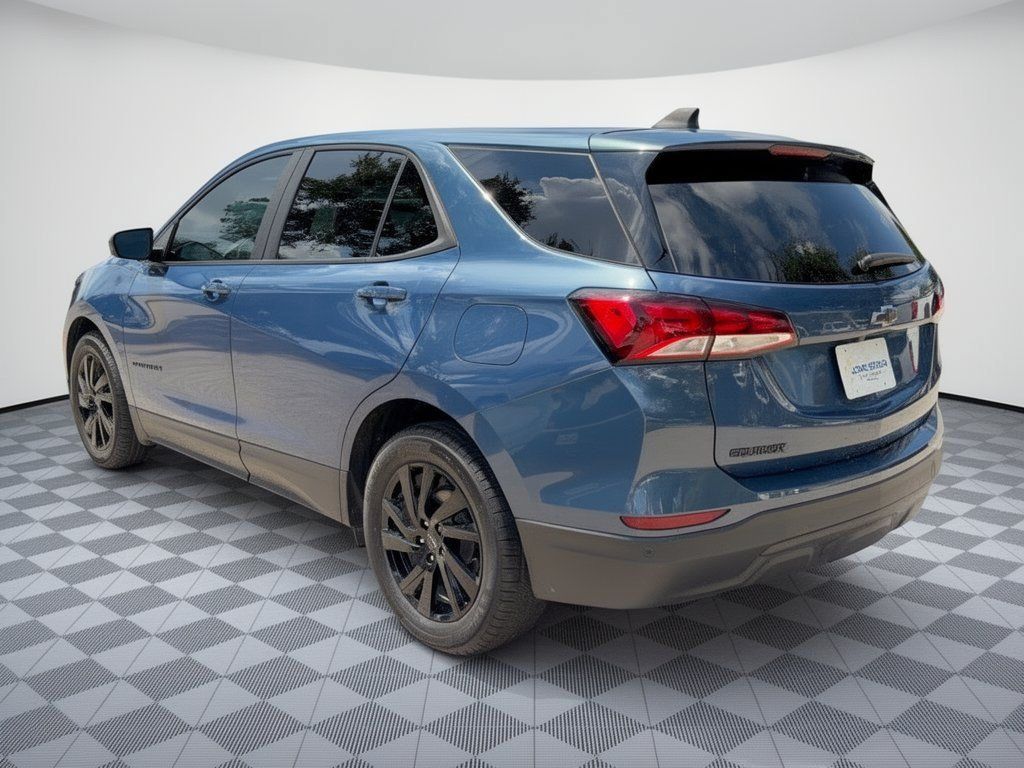 Used 2024 Chevrolet Equinox LS w/ LS Convenience Package FWD image 3