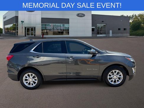Used 2018 Chevrolet Equinox LT FWD image 10
