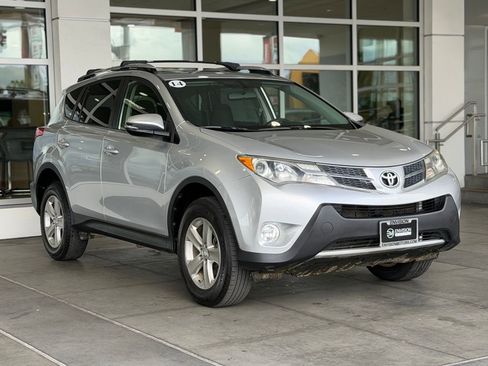 Used 2014 Toyota RAV4 XLE FWD image 6