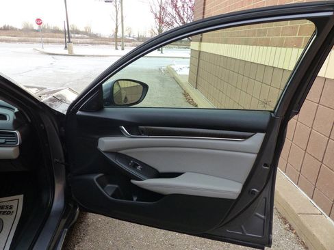 Used 2019 Honda Accord EX image 43
