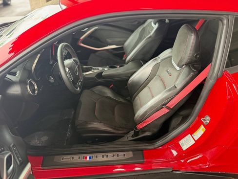 Used 2020 Chevrolet Camaro ZL1 RWD image 31