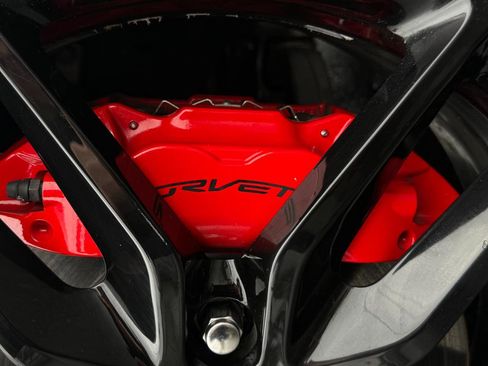 Used 2019 Chevrolet Corvette Stingray Coupe w/ Carbon Flash Badge Package RWD image 25