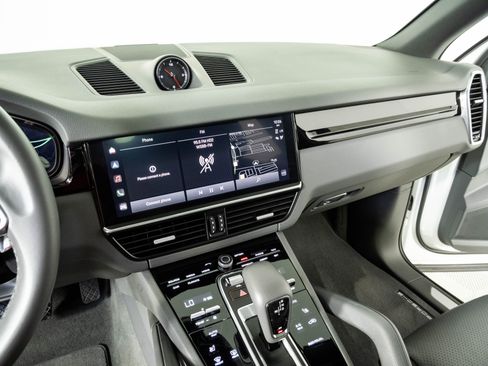 Certified 2023 Porsche Cayenne AWD/4WD image 12