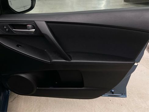 Used 2010 MAZDA MAZDA3 i Touring FWD image 25